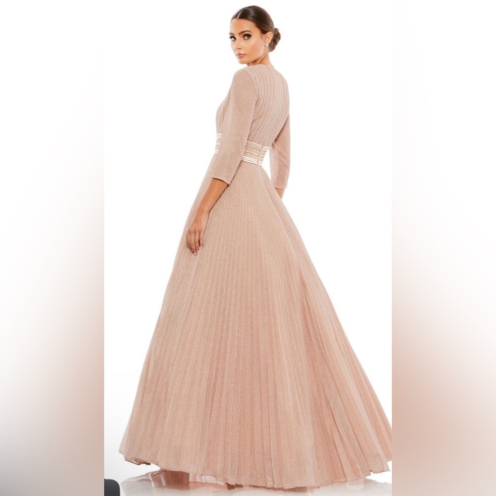 Shimmering pleated A line dress - Picture 2 of 9